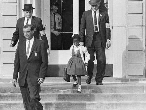 Ruby Bridges bliver fulgt i skole - Guldsmed Ragnar R. Jørgensen