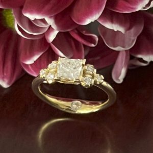 Our Secret Forlovelsesring - kompasrose - Guldsmed Ragnar R. Jørgensen